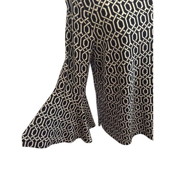 Crown & Ivy Black & White Geometric Pattern Bell Sleeve Top Size L - Picture 2 of 8